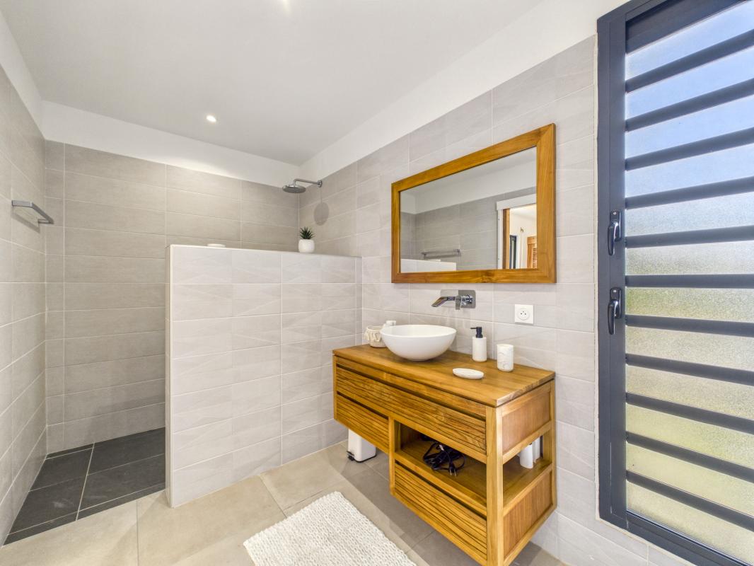 26.Location Villa piscine Saint François Guadeloupe_Chambre 1